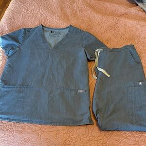 Figs Gray Scrub Ensemble